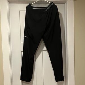 Skechers women’s Black scrubs with pockets and stretch